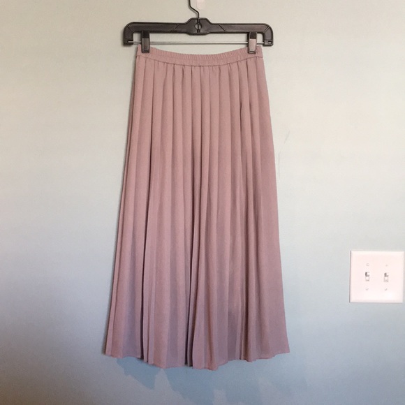 uniqlo pleated midi skirt